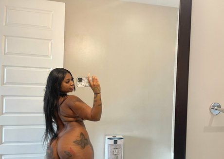 ヌード熟女オンリーファンズ ホットセックス 写真