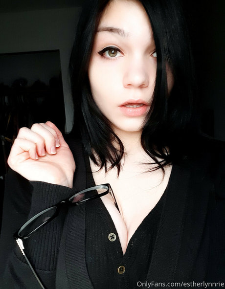 estherlynnriefree かわいいポルノスター 画像