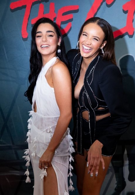 Indiana Massara ポルノモデル 写真