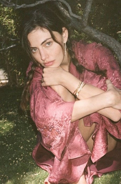 19歳のオンリーファンズ アート裸 写真