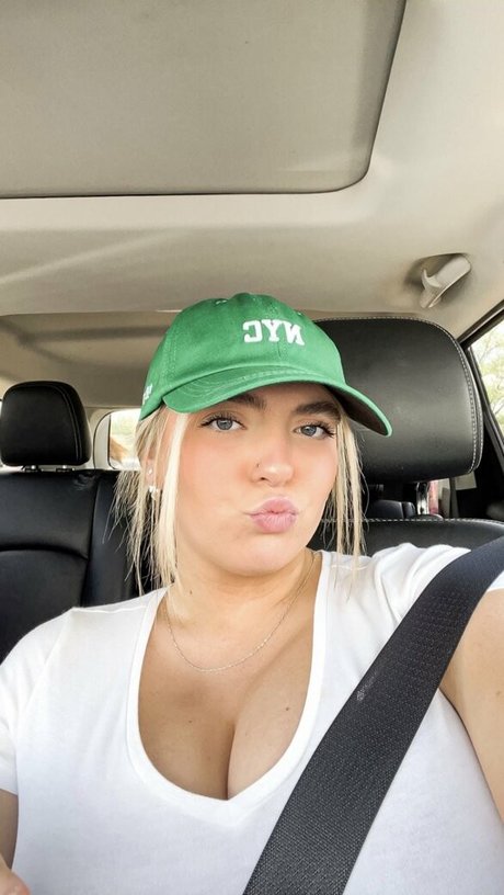 筋肉トランスオンリーファンズ セクシー裸 写真