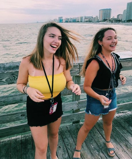 カムフィートオンリーファンズ xxx 写真