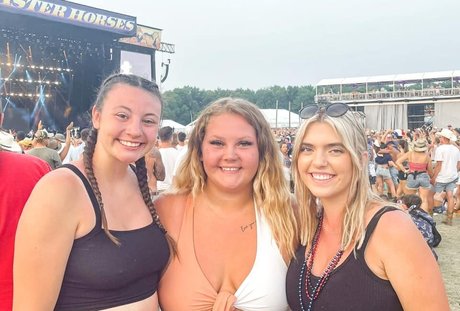 お尻を広げるオンリーファンズ ポルノ 画像