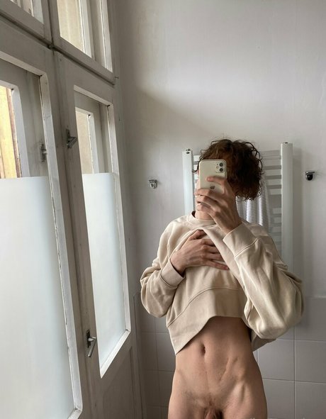 カーリーエボニーオンリーファンズ 美しいヌード 写真