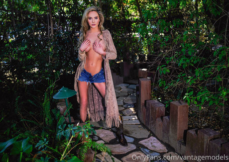 立ちファックオンリーファンズ アダルト無料 写真