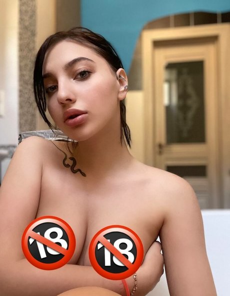 尖ったおっぱいオンリーファンズ パーフェクト 画像