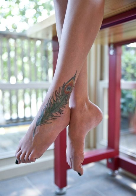 Alorali ポルノスター ヌード 画像