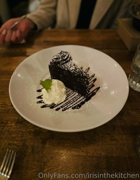 irisinthekitchen ポルノスター 美しい ギャラリー