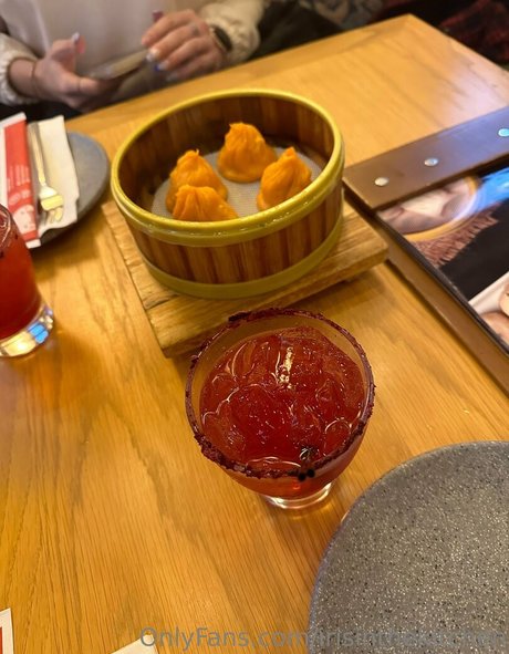 irisinthekitchen セクシー女優 写真