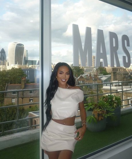 Arianna Ajtar スター ヌード 写真