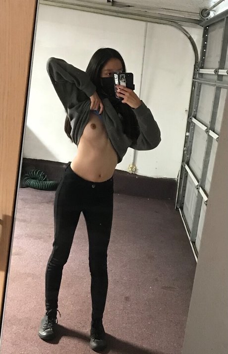 Doggie Drool 裸の女優 写真