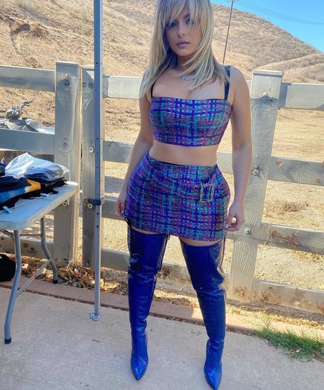 ピナイオンリーファンズ エロチック 写真