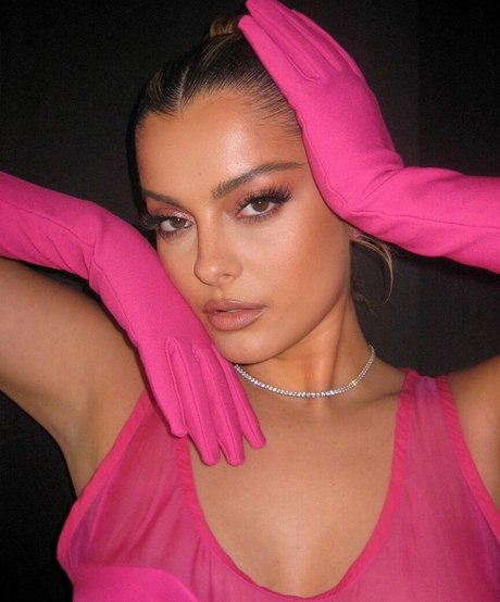 巨乳カップルオンリーファンズ 無料 写真