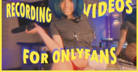 ランジェリーヌードオンリーファンズ ポルノ 画像