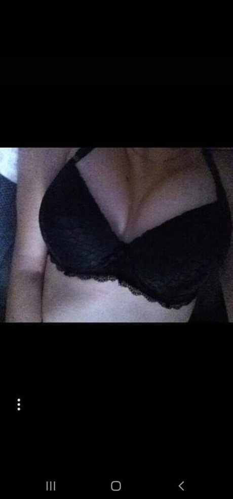 Kladuscanke ポルノ女優 画像