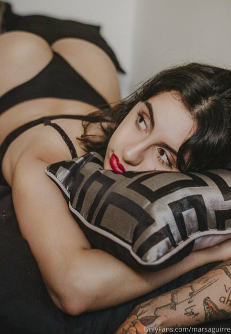 足 マンコ オンリーファンズ ポルノ 写真