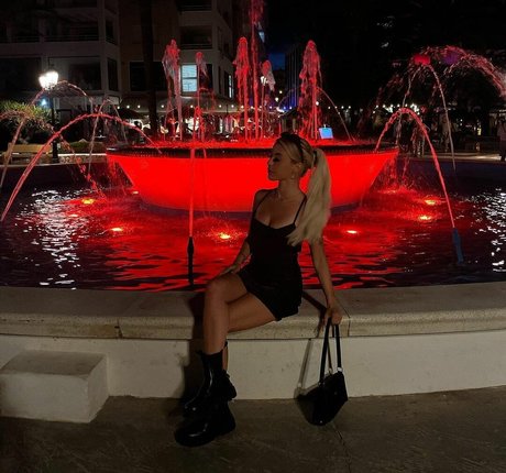 ellenofficial 裸モデル ギャラリー