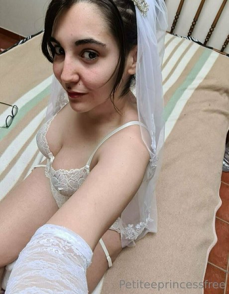 petiteeprincessfree セクシーなポルノスター 写真