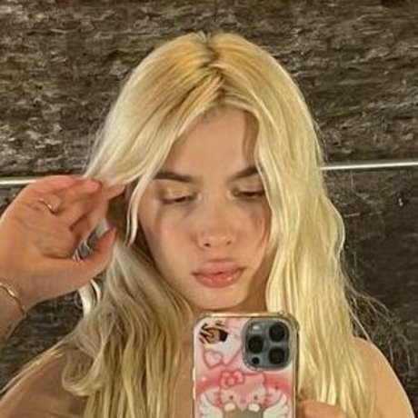 Aleyna Tilki 裸のスター ギャラリー