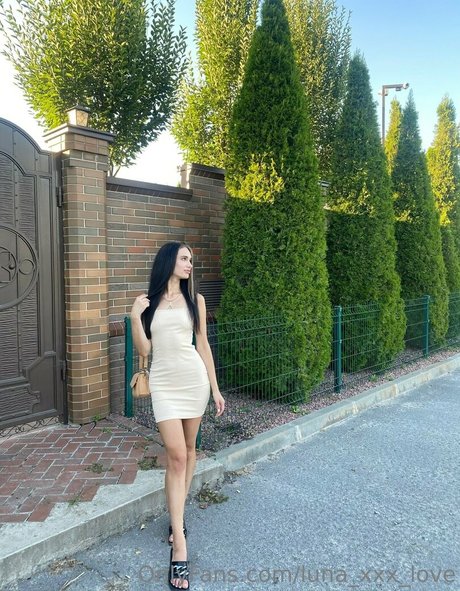 luna xxx love ポルノ女優 写真