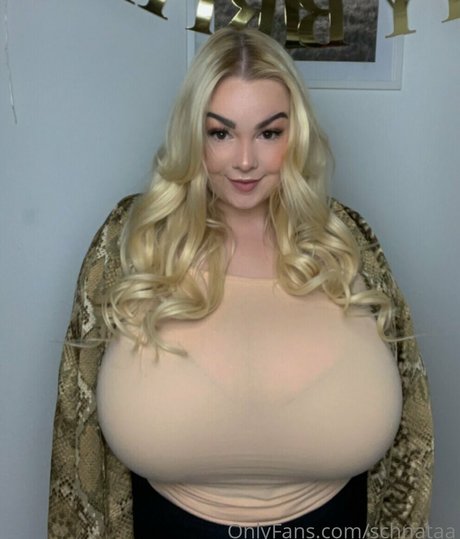 Schnataa ポルノスター 独占 写真