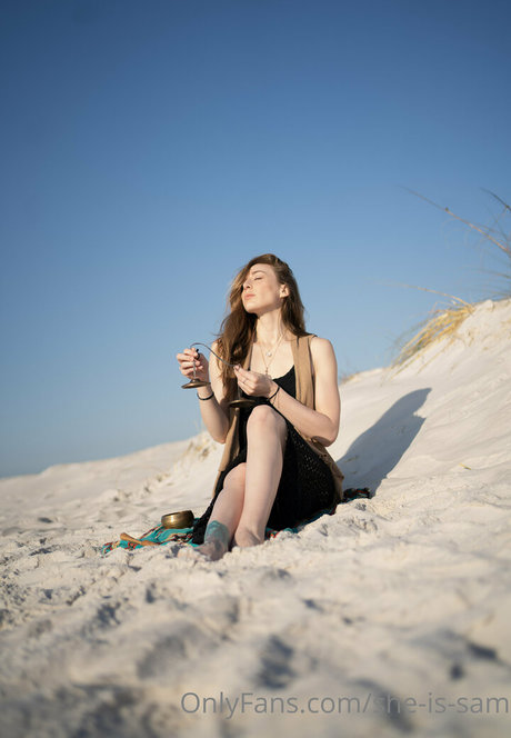 熟女オーガズムオンリーファンズ セクシーヌード 画像