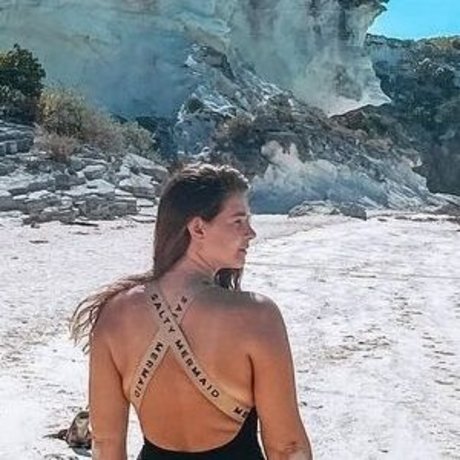 金髪オナニーオンリーファンズ エロチック 写真