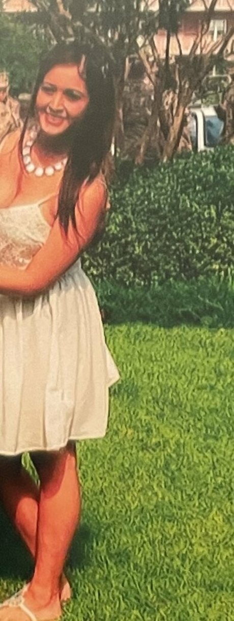 曲線美の女の子オンリーファンズ セクシー ギャラリー