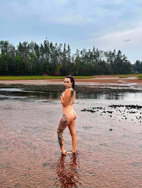 trippy b babez 裸モデル 写真