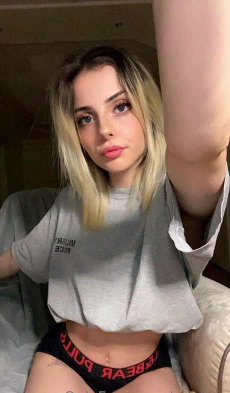 aryasm 完璧なモデル 写真