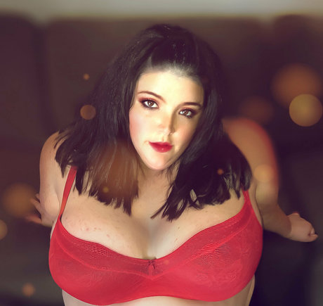 巨乳で痩せているオンリーファンズ 美しい裸 写真