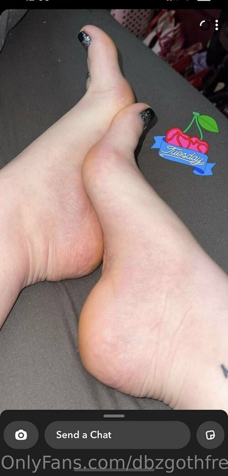 お尻を広げるオンリーファンズ アートポルノ 写真