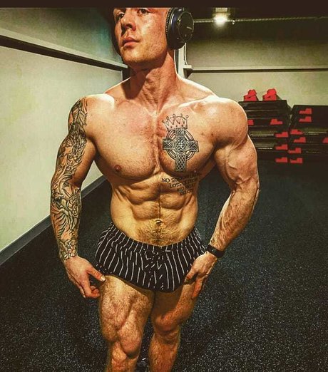 ssbbw オンリーファンズ アートポルノ 画像