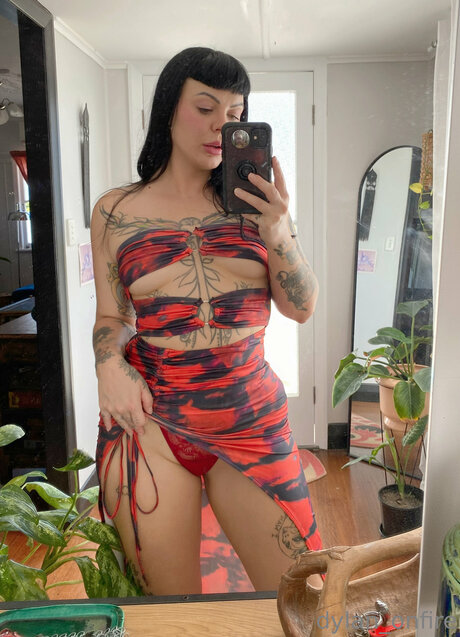 _DYLAN 4 FREE_ ポルノスター アート 写真