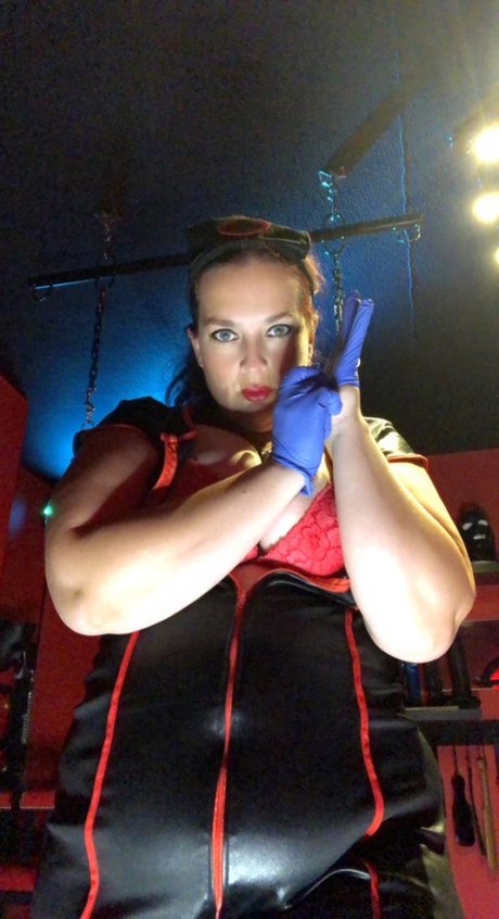 Ms lucy ポルノモデル 写真