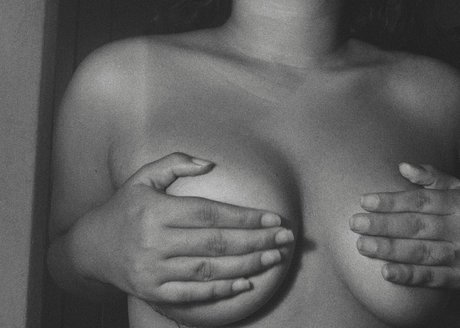 DIRTY GIRLS エロティックなモデル 画像