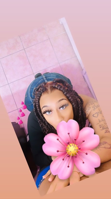 NaturalBaddie セックス女優 画像