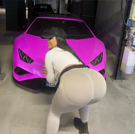 Natalia Bums_ 無料のスター 写真