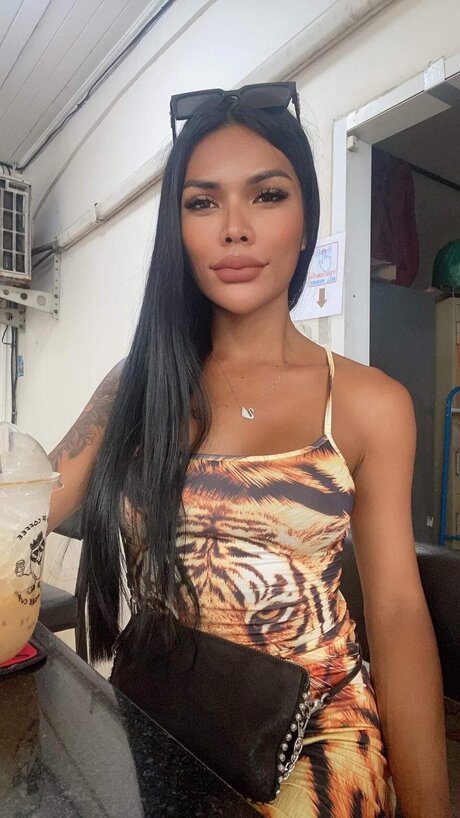 ストリップショー オンリーファンズ ポルノ アーカイブ