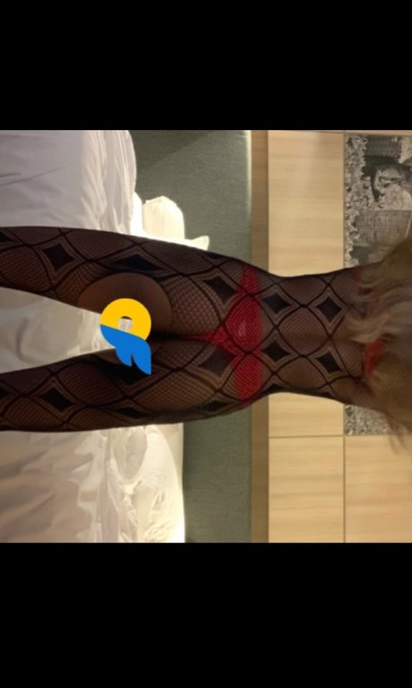 Moza ポルノスター ヌード 写真