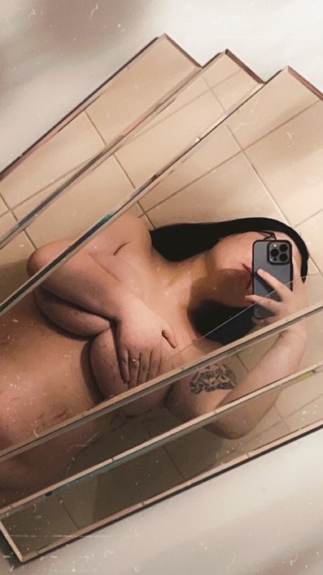 BECCI ポルノモデル 写真