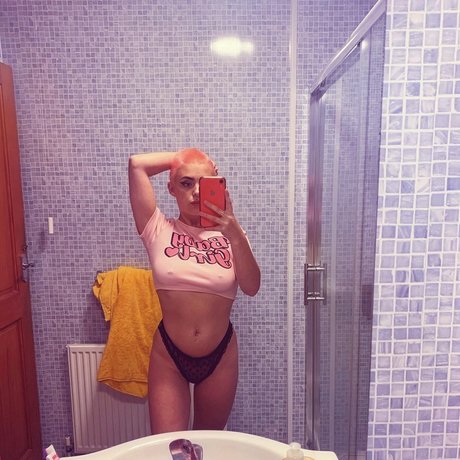 Call me baby アダルト女優 画像