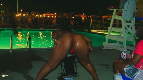 Officialneshhhhh ポルノモデル 写真