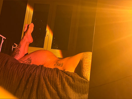 Neni Moon ポルノスター 裸 画像