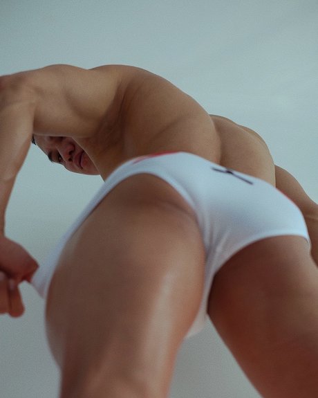 Nguy n Ti n Qu n ヌード女優 写真