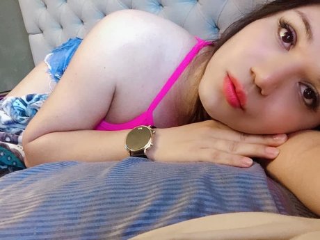 最もホットなティーンオンリーファン HD 写真