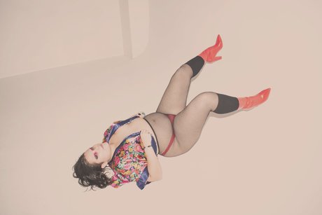 Bee Riot 最高のポルノスター アーカイブ