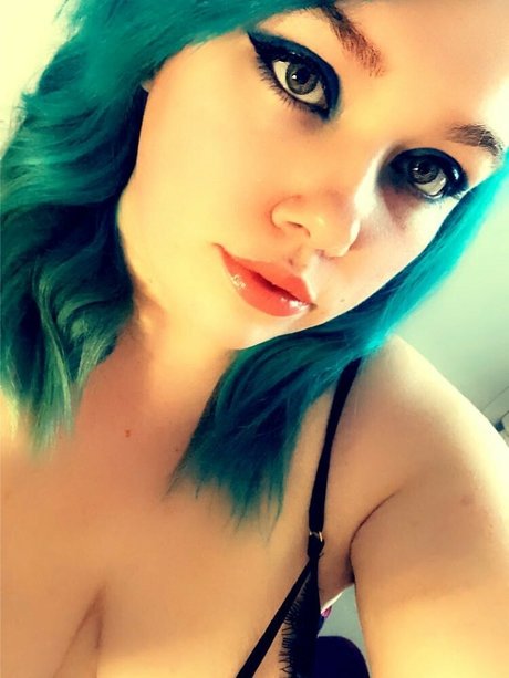 Alyxx Summers ポルノスター 可愛い 画像