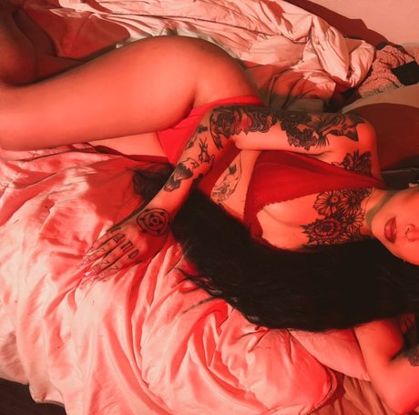 Whisper 裸のポルノスター 画像