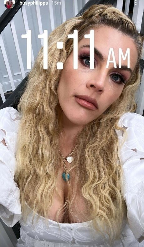 Busy Phillips スター ヌード 画像